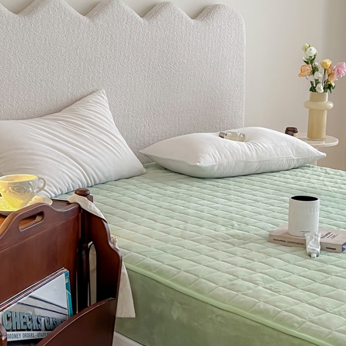 91家纺网 家纺一手货源 找家纺 三味舒屋 2024新款牛奶绒夹棉床笠 方格春绿