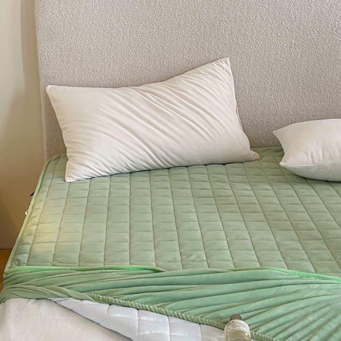 91家纺网 家纺一手货源 找家纺 三味舒屋 2024新款牛奶绒夹棉床笠 方格春绿