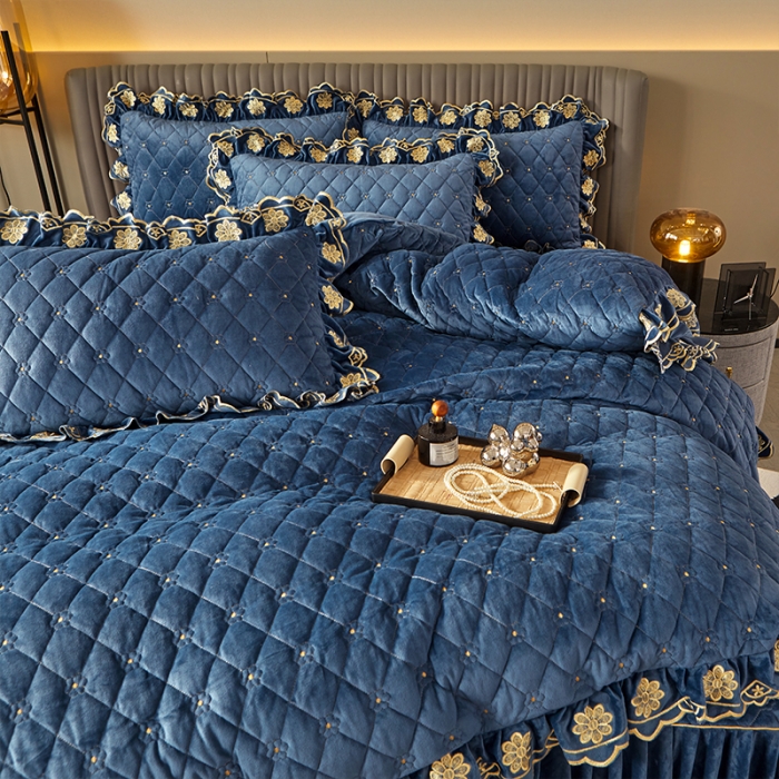 91家纺网 家纺一手货源 找家纺 （总）罗艺轩 2024新款花季宝宝绒全套夹棉絎缝加厚系列床裙套件