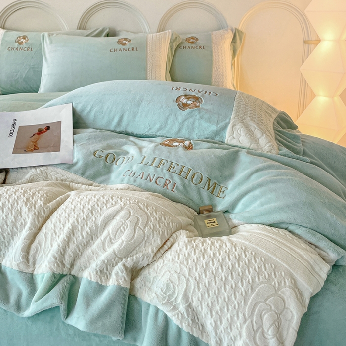 91家纺网 家纺一手货源 找家纺 娜娜 2023新款牛奶绒三拼轻奢风四件套 繁星蓝