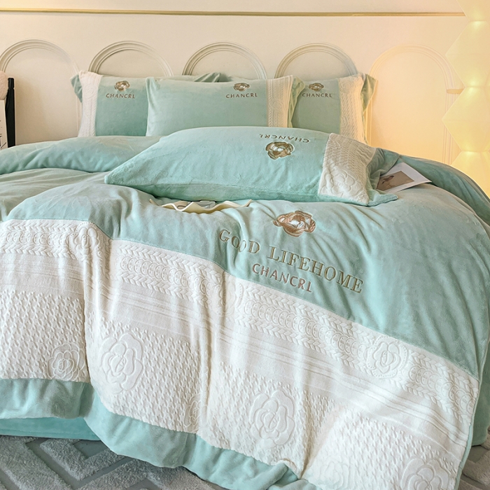 91家纺网 家纺一手货源 找家纺 娜娜 2023新款牛奶绒三拼轻奢风四件套 繁星蓝