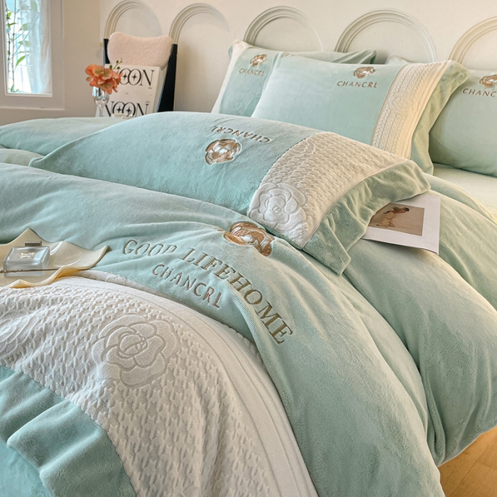 91家纺网 家纺一手货源 找家纺 娜娜 2023新款牛奶绒三拼轻奢风四件套 繁星蓝