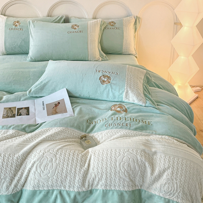 91家纺网 家纺一手货源 找家纺 娜娜 2023新款牛奶绒三拼轻奢风四件套 繁星蓝