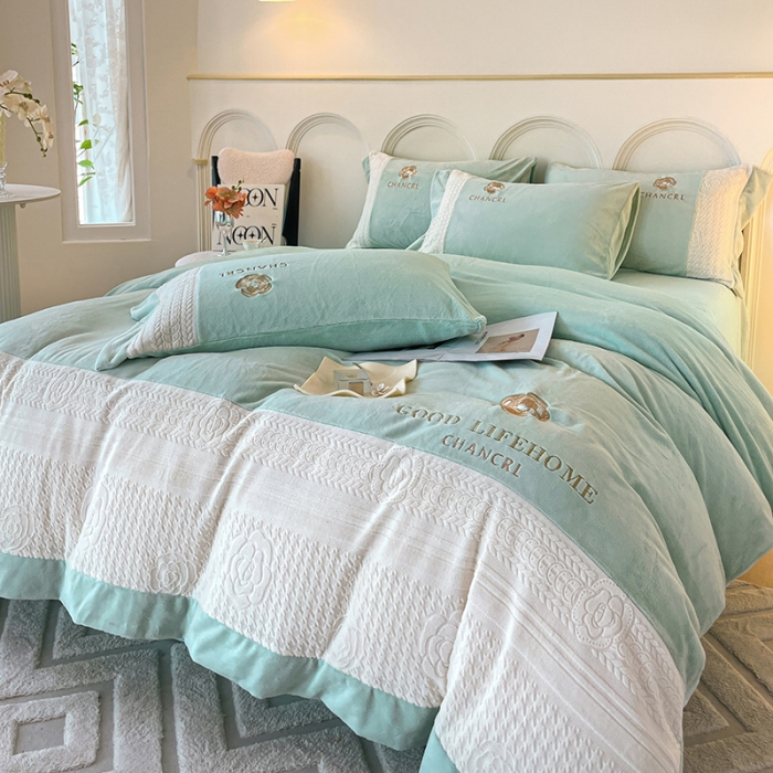 91家纺网 家纺一手货源 找家纺 娜娜 2023新款牛奶绒三拼轻奢风四件套 繁星蓝