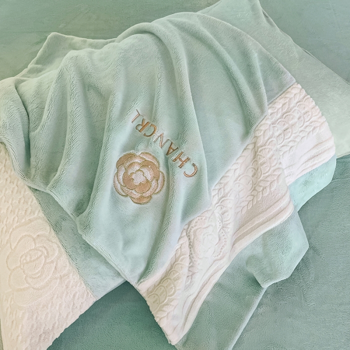 91家纺网 家纺一手货源 找家纺 娜娜 2023新款牛奶绒三拼轻奢风四件套 繁星蓝