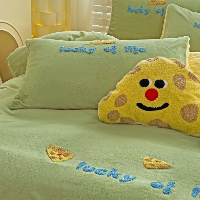 91家纺网 家纺一手货源 找家纺 娜娜 2023新款牛奶绒毛巾绣套件