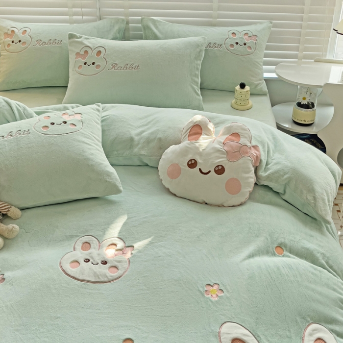 91家纺网 家纺一手货源 找家纺 娜娜 2023新款牛奶绒毛巾绣套件 萌萌兔-繁星蓝