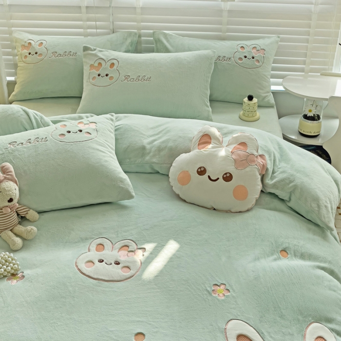 91家纺网 家纺一手货源 找家纺 娜娜 2023新款牛奶绒毛巾绣套件 萌萌兔-繁星蓝