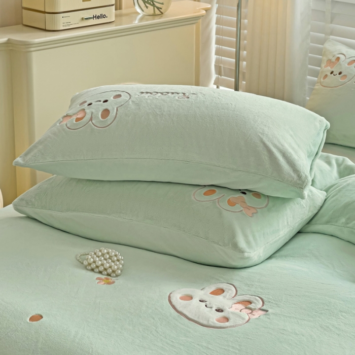 91家纺网 家纺一手货源 找家纺 娜娜 2023新款牛奶绒毛巾绣套件 萌萌兔-繁星蓝