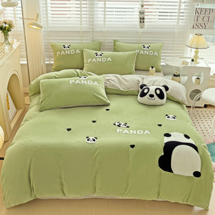 91家纺网 家纺一手货源 找家纺 娜娜 2023新款牛奶绒毛巾绣套件 熊猫多多-草绿