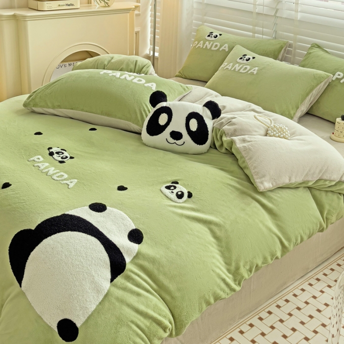 91家纺网 家纺一手货源 找家纺 娜娜 2023新款牛奶绒毛巾绣套件 熊猫多多-草绿