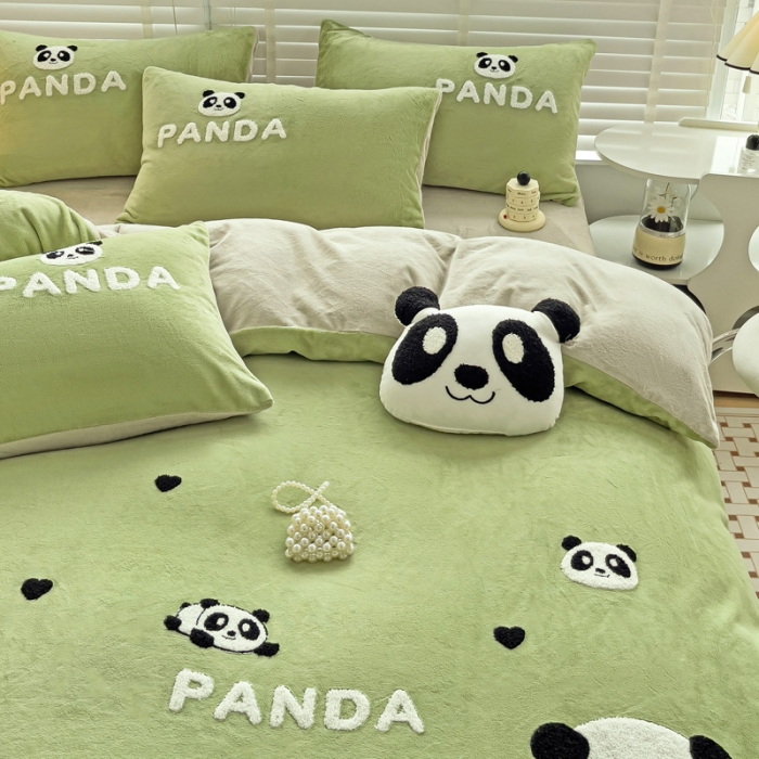 91家纺网 家纺一手货源 找家纺 娜娜 2023新款牛奶绒毛巾绣套件 熊猫多多-草绿