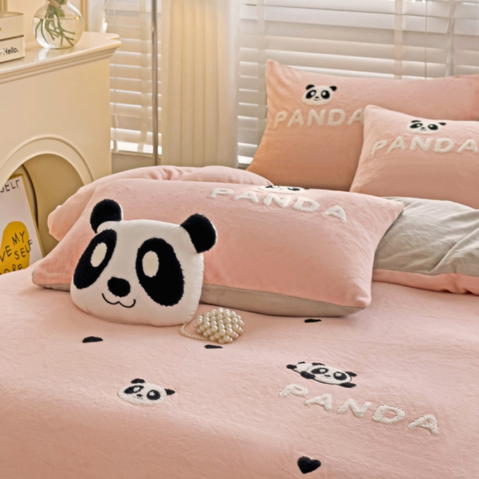 91家纺网 家纺一手货源 找家纺 娜娜 2023新款牛奶绒毛巾绣套件 熊猫多多-粉色小号