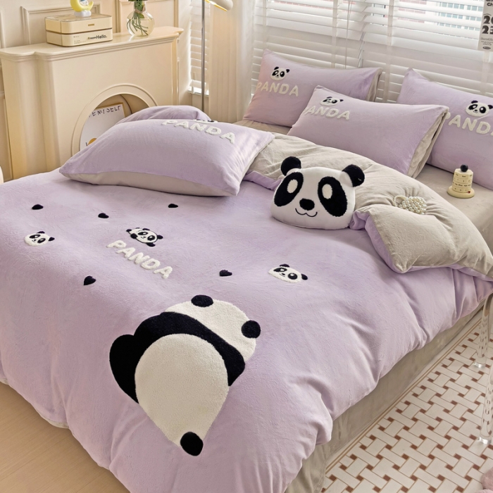 91家纺网 家纺一手货源 找家纺 娜娜 2023新款牛奶绒毛巾绣套件 熊猫多多-浅紫