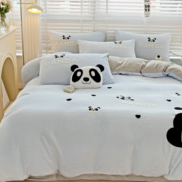 91家纺网 家纺一手货源 找家纺 娜娜 2023新款牛奶绒毛巾绣套件 熊猫多多-天空蓝小号