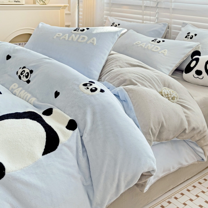 91家纺网 家纺一手货源 找家纺 娜娜 2023新款牛奶绒毛巾绣套件 熊猫多多-天空蓝小号