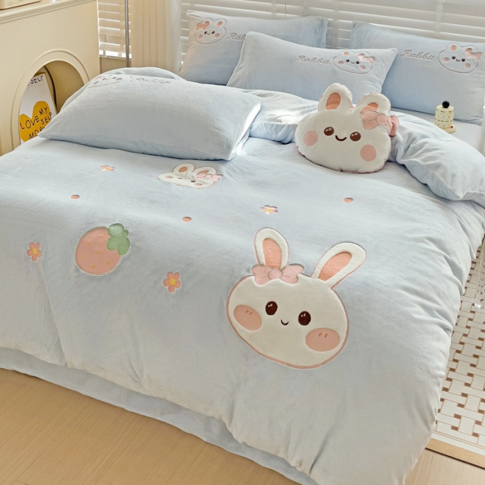 91家纺网 家纺一手货源 找家纺 娜娜 2023新款牛奶绒毛巾绣套件 萌萌兔-天空蓝小号