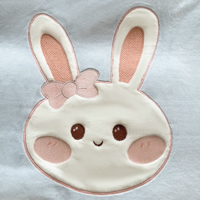 91家纺网 家纺一手货源 找家纺 娜娜 2023新款牛奶绒毛巾绣套件 萌萌兔-天空蓝小号