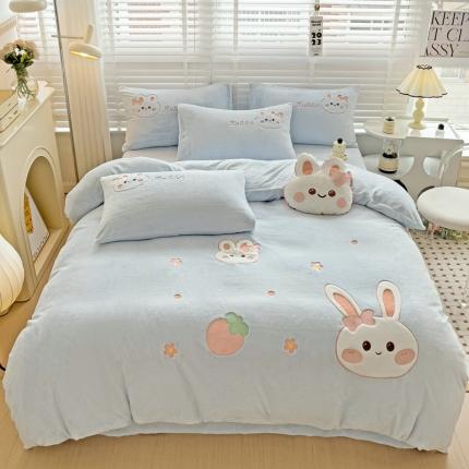 91家纺网 家纺一手货源 找家纺 娜娜 2023新款牛奶绒毛巾绣套件 萌萌兔-天空蓝小号