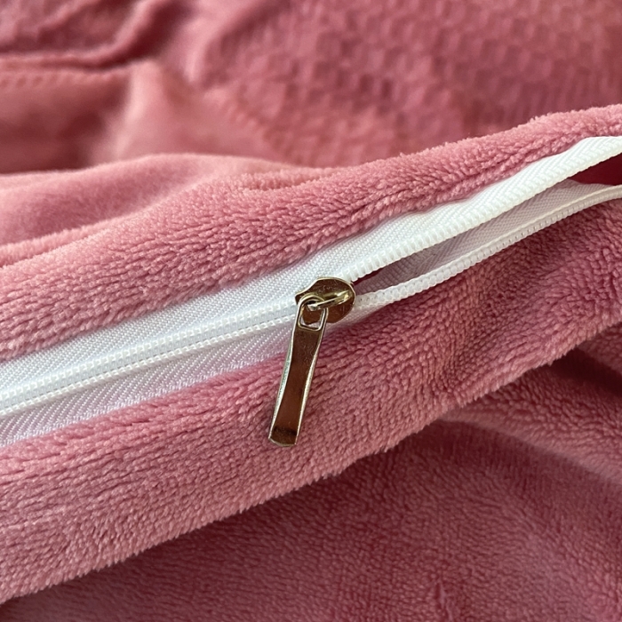 91家纺网 家纺一手货源 找家纺 美伦美焕2023新款纯色立体雕花牛奶绒床盖四件套床裙款式 豆沙