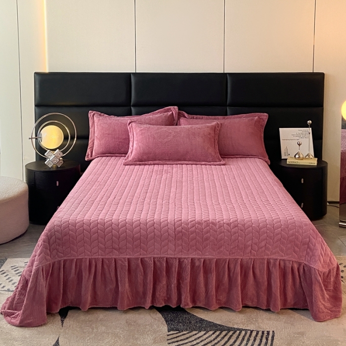 91家纺网 家纺一手货源 找家纺 美伦美焕2023新款纯色立体雕花牛奶绒床盖四件套床裙款式 豆沙