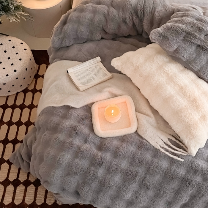 91家纺网 家纺一手货源 找家纺 潘朵拉 2023新款爆款兔毛大泡泡四件套 大泡泡浅灰