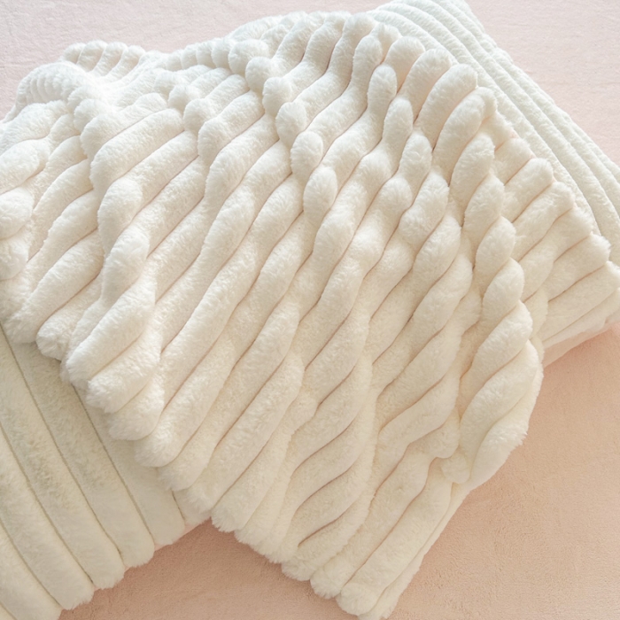 91家纺网 家纺一手货源 找家纺 （总）金爱家 2023新款全消光A类纯色獭兔绒立体牛奶绒四件套