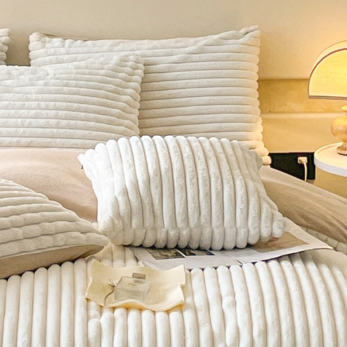 91家纺网 家纺一手货源 找家纺 金爱家 2023新款全消光A类纯色獭兔绒立体牛奶绒四件套 兔毛抽条白咖