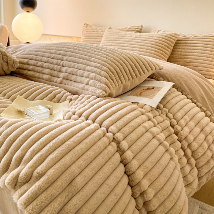 91家纺网 家纺一手货源 找家纺 金爱家 2023新款全消光A类纯色獭兔绒立体牛奶绒四件套 兔毛抽条咖