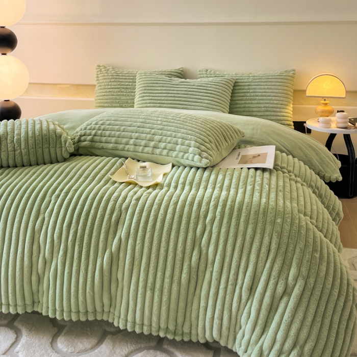 91家纺网 家纺一手货源 找家纺 金爱家 2023新款全消光A类纯色獭兔绒立体牛奶绒四件套 兔毛抽条牛油果绿