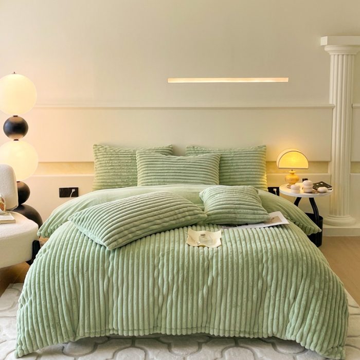 91家纺网 家纺一手货源 找家纺 金爱家 2023新款全消光A类纯色獭兔绒立体牛奶绒四件套 兔毛抽条牛油果绿