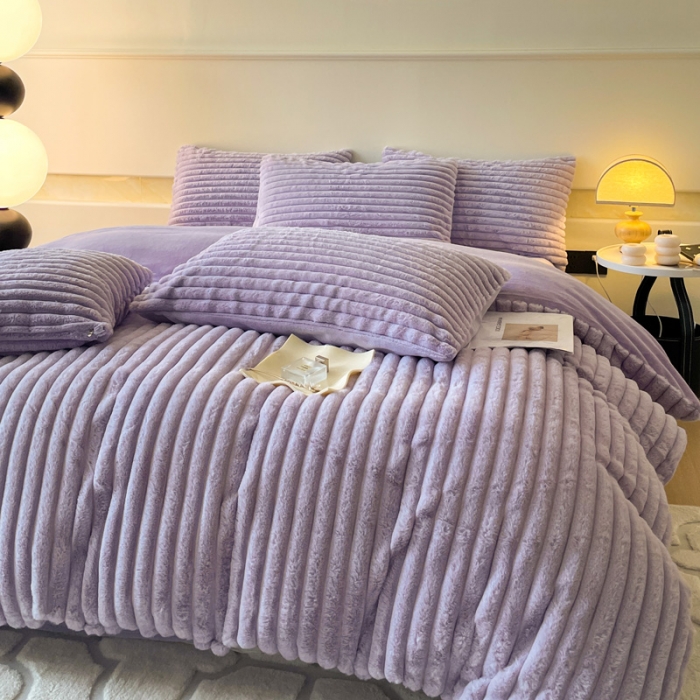 91家纺网 家纺一手货源 找家纺 金爱家 2023新款全消光A类纯色獭兔绒立体牛奶绒四件套 兔毛抽条香芋紫