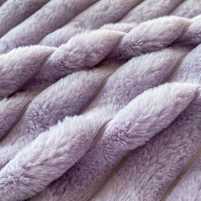 91家纺网 家纺一手货源 找家纺 金爱家 2023新款全消光A类纯色獭兔绒立体牛奶绒四件套 兔毛抽条香芋紫