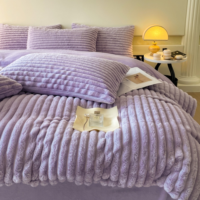 91家纺网 家纺一手货源 找家纺 金爱家 2023新款全消光A类纯色獭兔绒立体牛奶绒四件套 兔毛抽条香芋紫