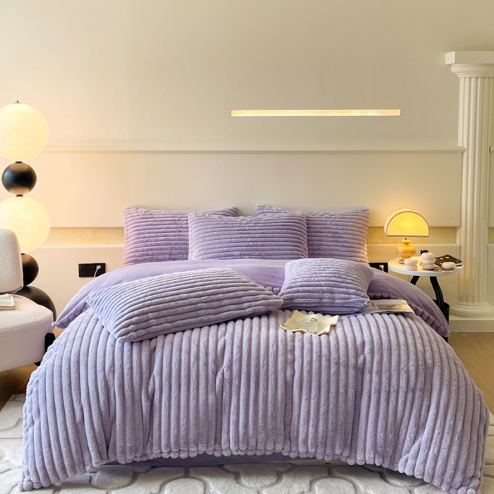 91家纺网 家纺一手货源 找家纺 金爱家 2023新款全消光A类纯色獭兔绒立体牛奶绒四件套 兔毛抽条香芋紫