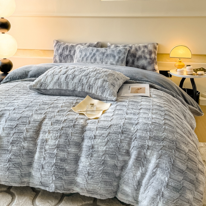 91家纺网 家纺一手货源 找家纺 金爱家 2023新款全消光A类纯色獭兔绒立体牛奶绒四件套 兔毛晕染灰