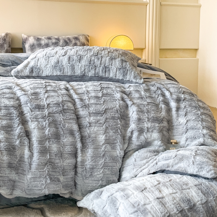 91家纺网 家纺一手货源 找家纺 金爱家 2023新款全消光A类纯色獭兔绒立体牛奶绒四件套 兔毛晕染灰