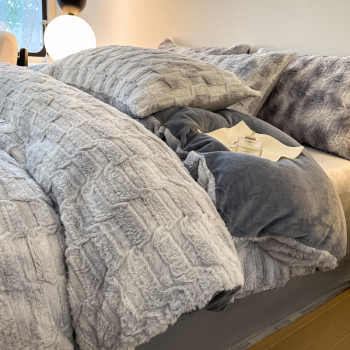 91家纺网 家纺一手货源 找家纺 金爱家 2023新款全消光A类纯色獭兔绒立体牛奶绒四件套 兔毛晕染灰