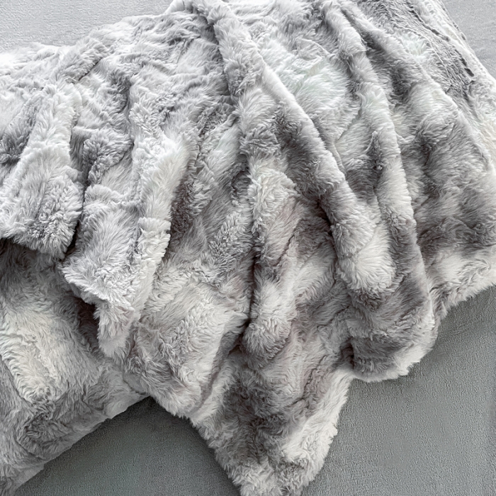 91家纺网 家纺一手货源 找家纺 金爱家 2023新款全消光A类纯色獭兔绒立体牛奶绒四件套 兔毛晕染灰