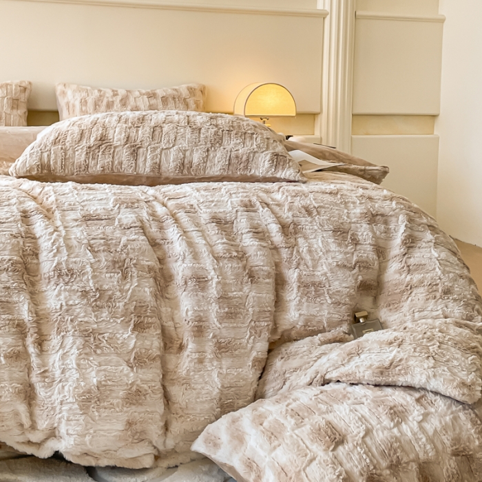 91家纺网 家纺一手货源 找家纺 金爱家 2023新款全消光A类纯色獭兔绒立体牛奶绒四件套 兔毛晕染咖