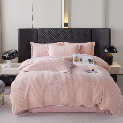 91家纺网 家纺一手货源 找家纺 佳居缘2023新款230g全消光牛奶绒四件套-雕花+滚绳系列 晴栀-粉