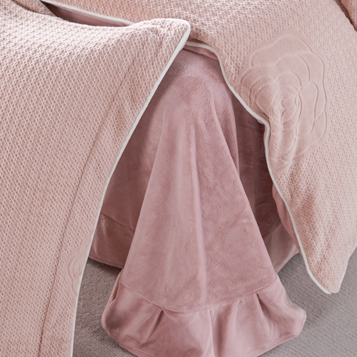 91家纺网 家纺一手货源 找家纺 佳居缘2023新款230g全消光牛奶绒四件套-雕花+滚绳系列 晴栀-粉