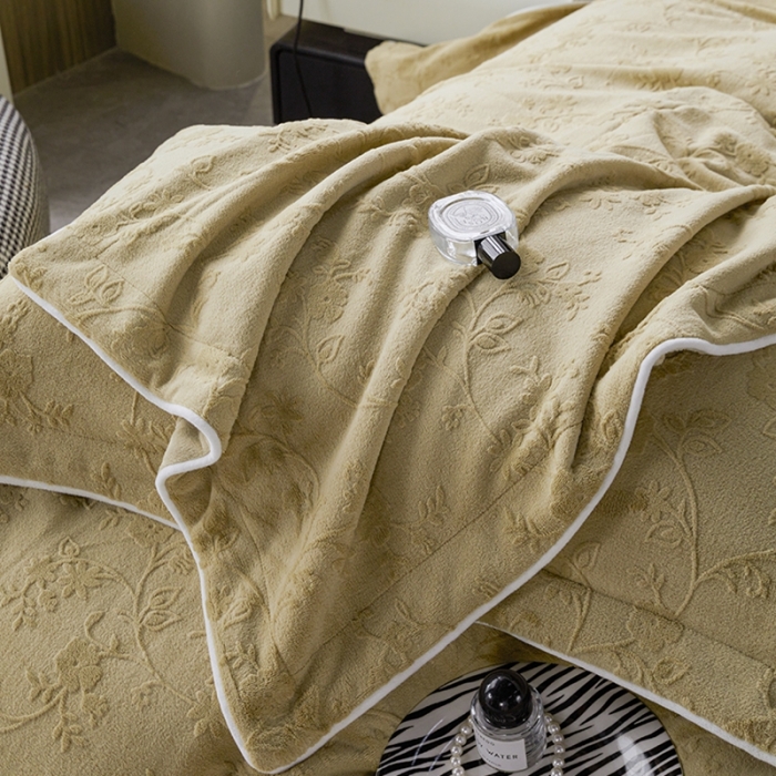 91家纺网 家纺一手货源 找家纺 佳居缘2023新款230g全消光牛奶绒四件套-雕花+滚绳系列 夕颜-绿