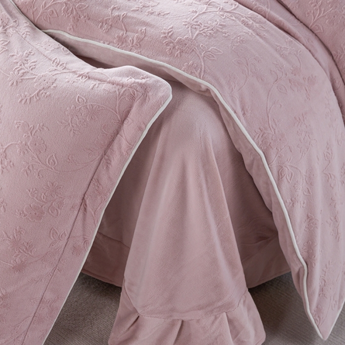 91家纺网 家纺一手货源 找家纺 佳居缘2023新款230g全消光牛奶绒四件套-雕花+滚绳系列 夕颜-紫