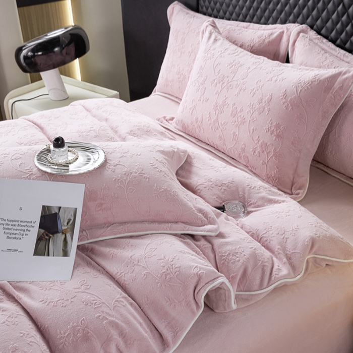 91家纺网 家纺一手货源 找家纺 佳居缘2023新款230g全消光牛奶绒四件套-雕花+滚绳系列 夕颜-紫