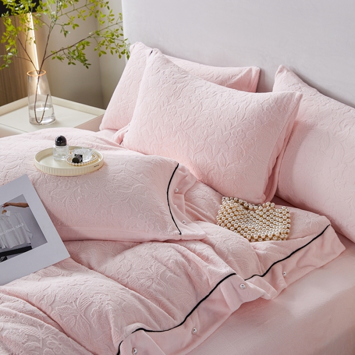 91家纺网 家纺一手货源 找家纺 佳居缘 2023新款230g全消光牛奶绒四件套-花韵系列 花韵-粉