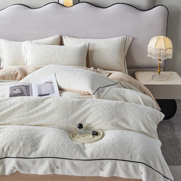 91家纺网 家纺一手货源 找家纺 佳居缘 2023新款230g全消光牛奶绒四件套-花韵系列 花韵-奶白