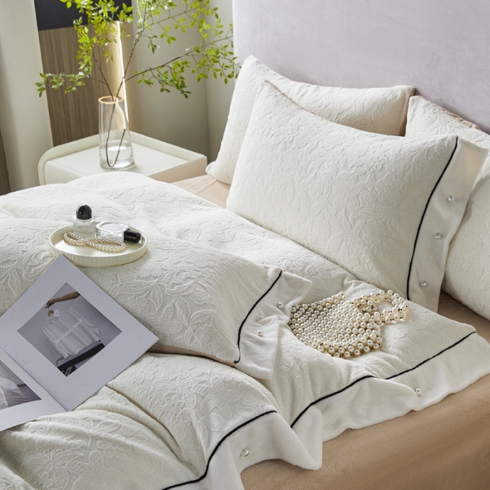 91家纺网 家纺一手货源 找家纺 佳居缘 2023新款230g全消光牛奶绒四件套-花韵系列 花韵-奶白