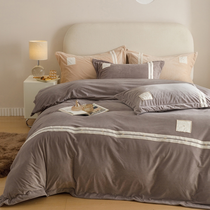 91家纺网 家纺一手货源 找家纺 摩卡 2024新款轻奢简约宝宝绒四件套 唯一-灰色