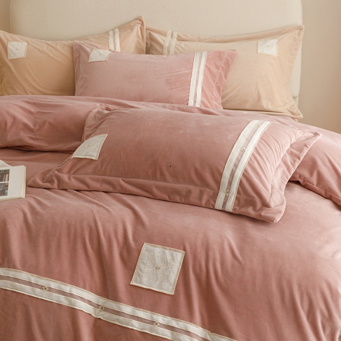 91家纺网 家纺一手货源 找家纺 摩卡 2024新款轻奢简约宝宝绒四件套 唯一-蜜桃